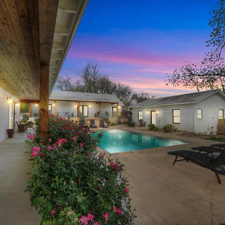 Schubert Inn Cottage - Pool - Walk To Main St 弗雷德里克斯堡 外观 照片