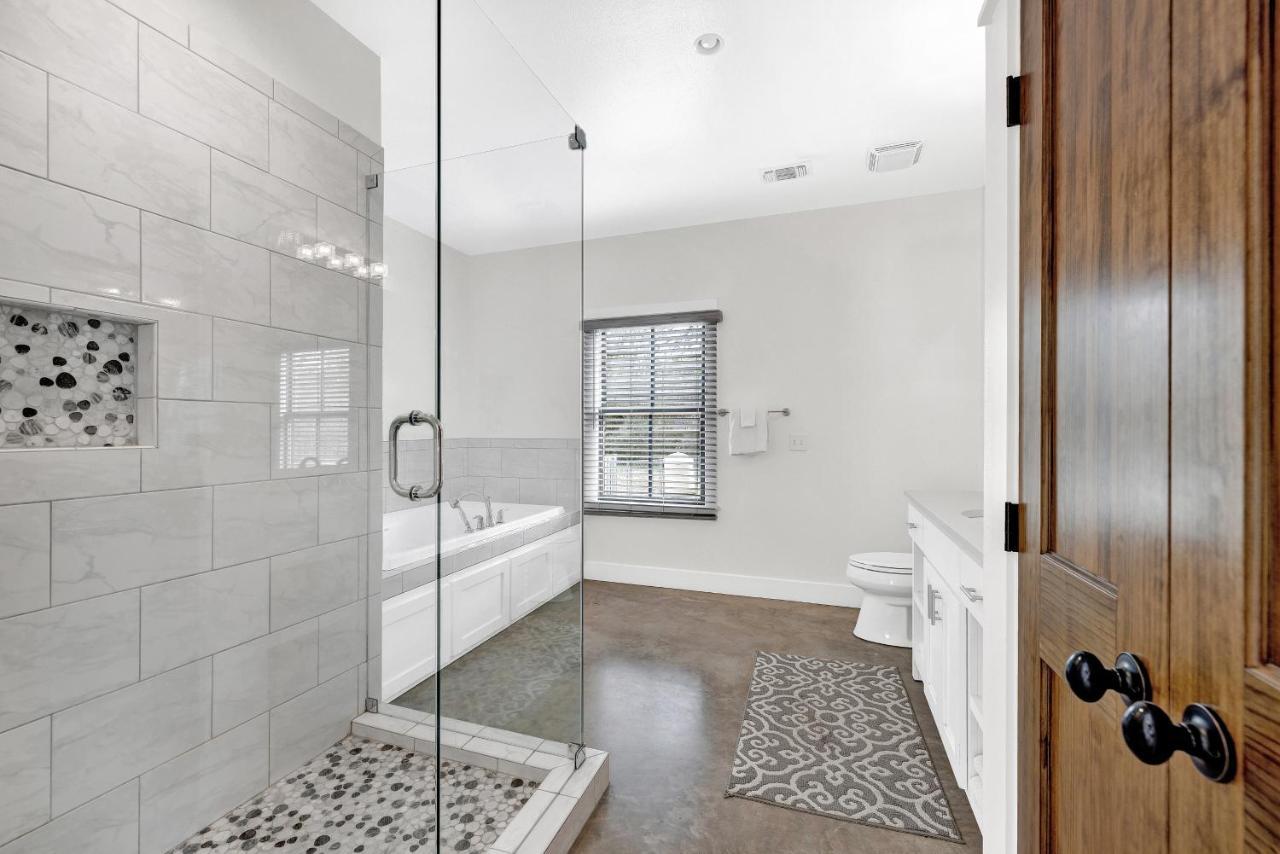 Schubert Inn Cottage - Pool - Walk To Main St 弗雷德里克斯堡 外观 照片