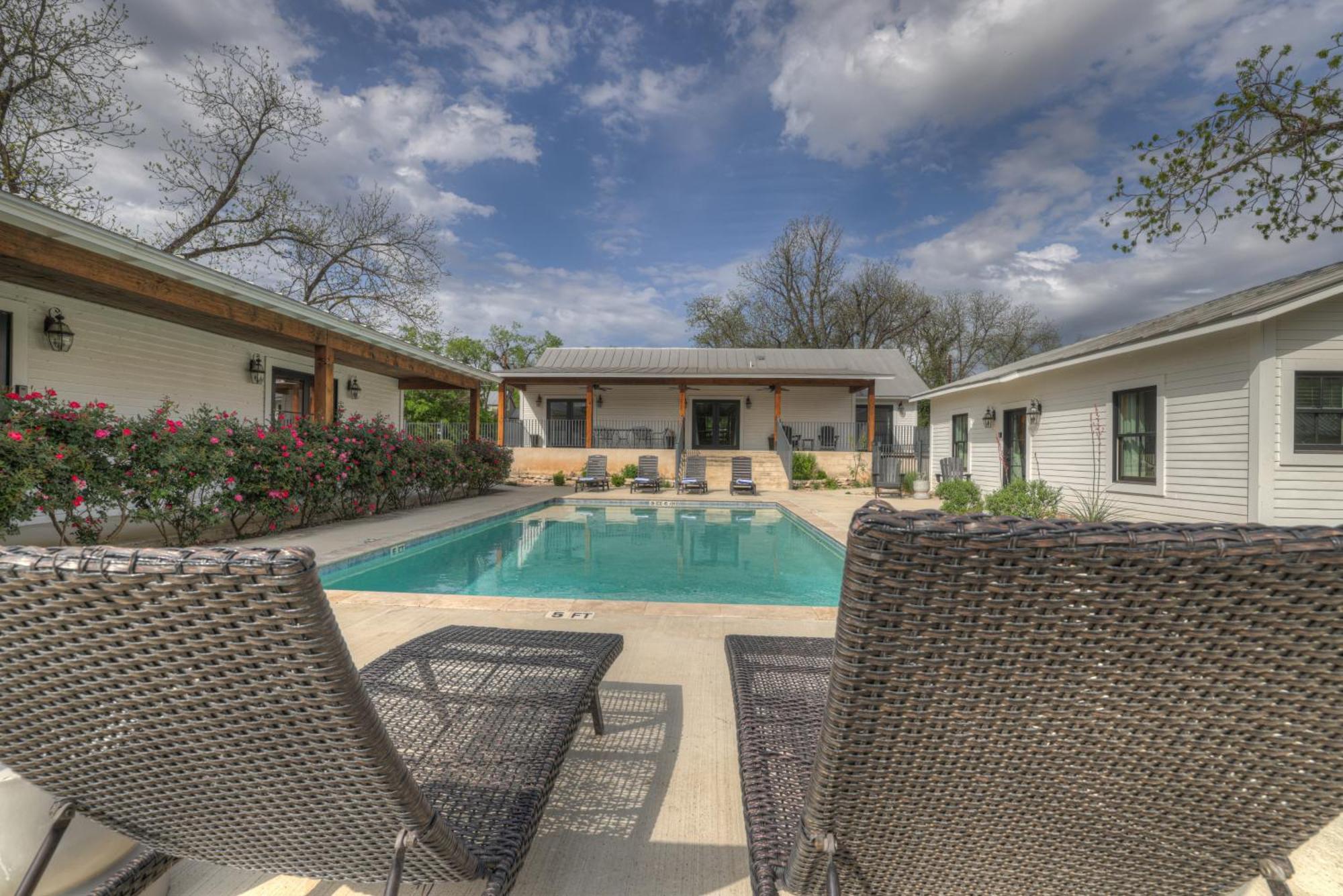 Schubert Inn Cottage - Pool - Walk To Main St 弗雷德里克斯堡 外观 照片