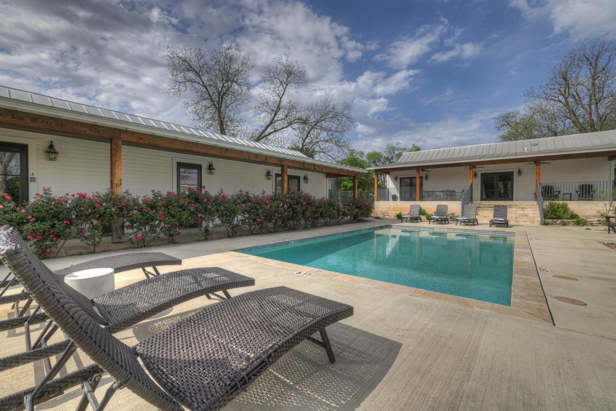Schubert Inn Cottage - Pool - Walk To Main St 弗雷德里克斯堡 外观 照片